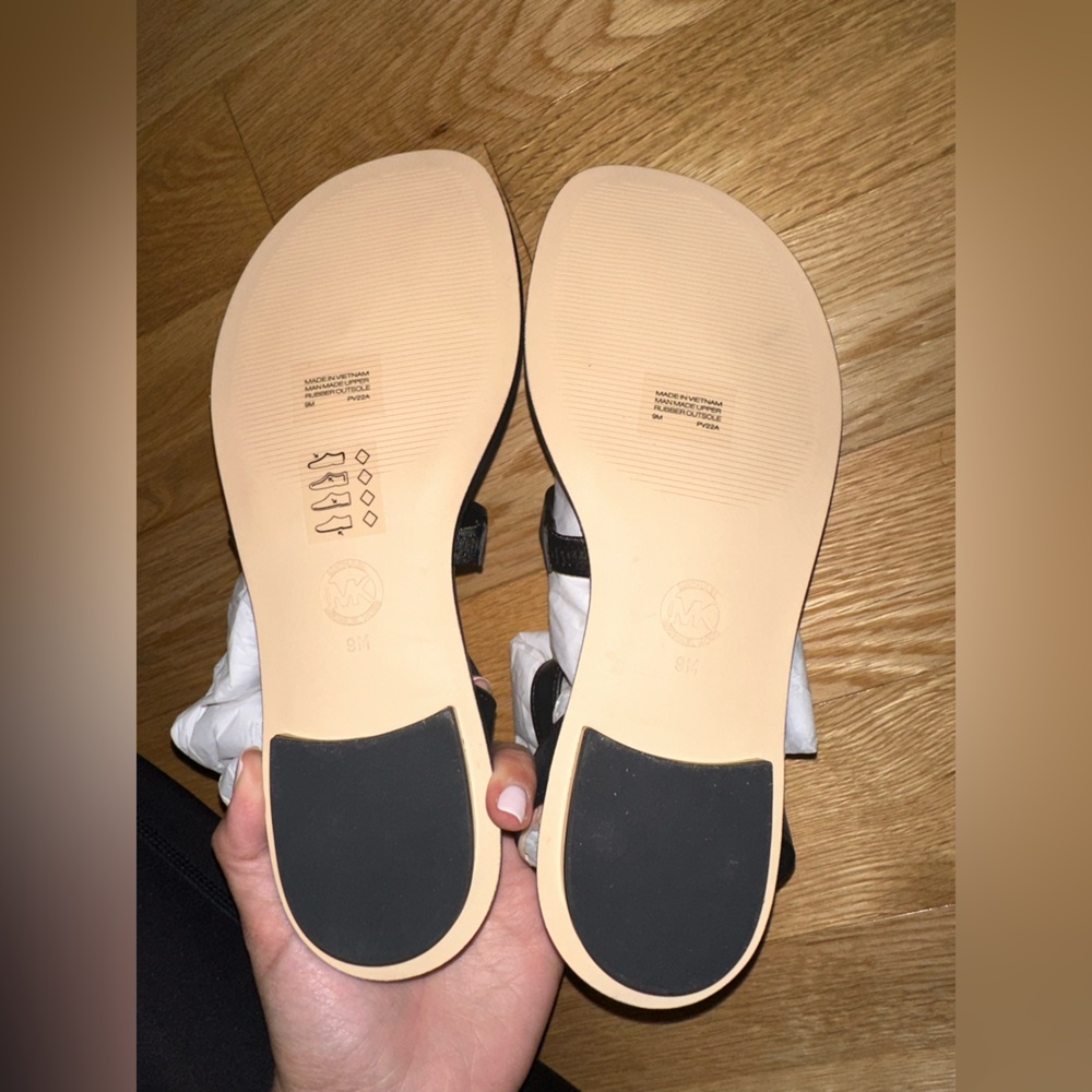 Michael Kors Sasha T-Strap Flat Sandal in Black NEW - Picture 8 of 11